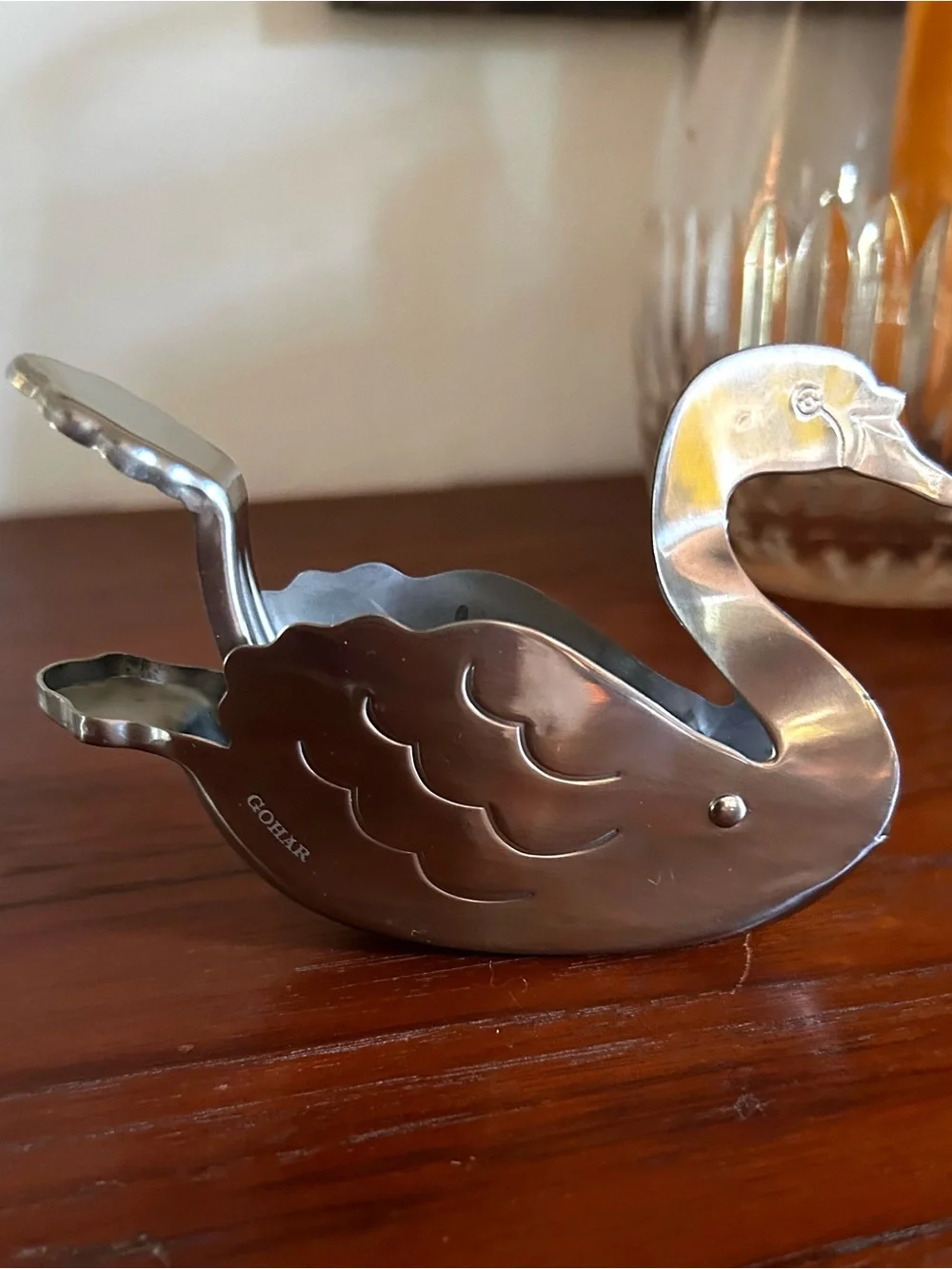 GOHAR stainless steel swan lemon squeezer.